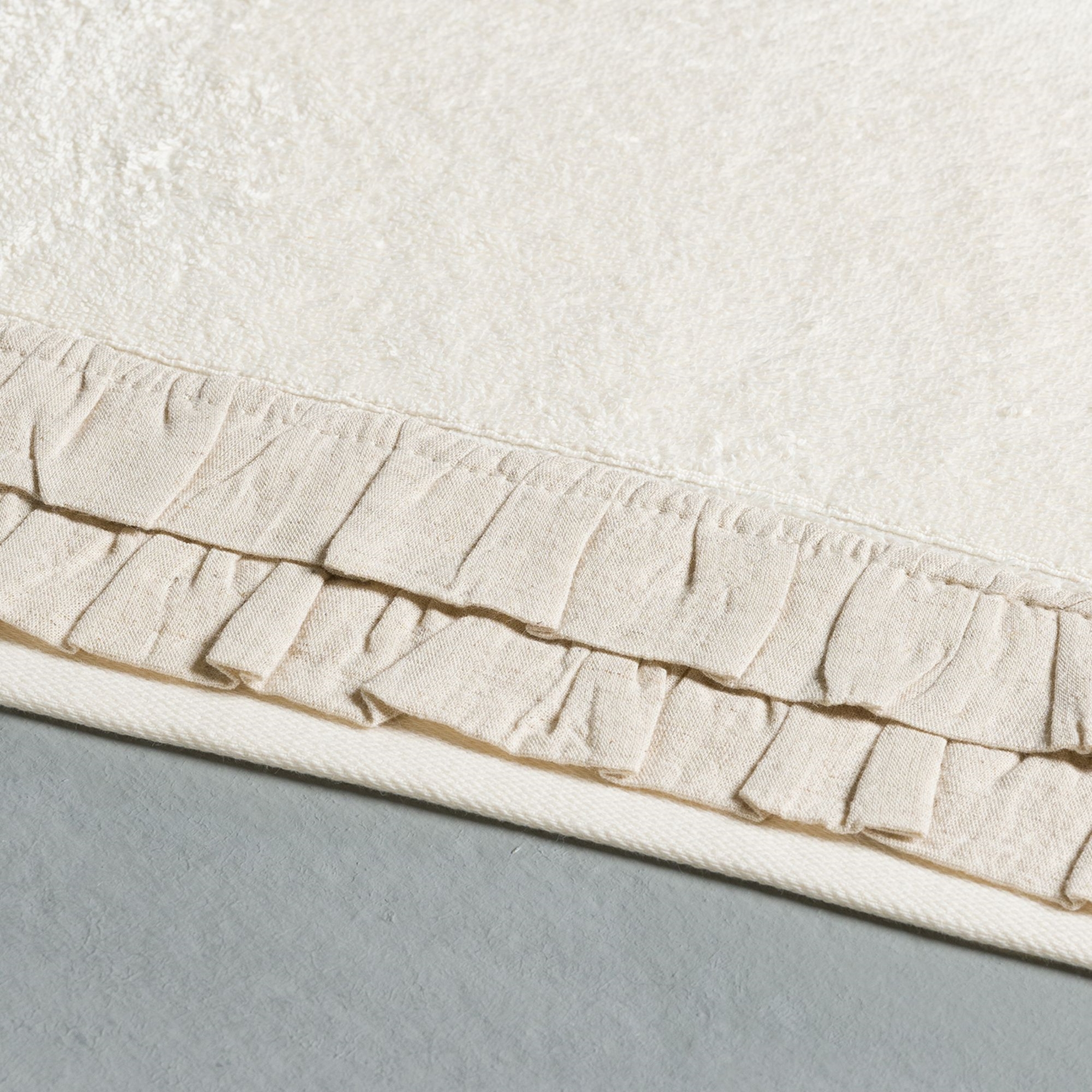 resm Linens Ruffle Bambu 50X85 cm Yüz Havlusu Ekru