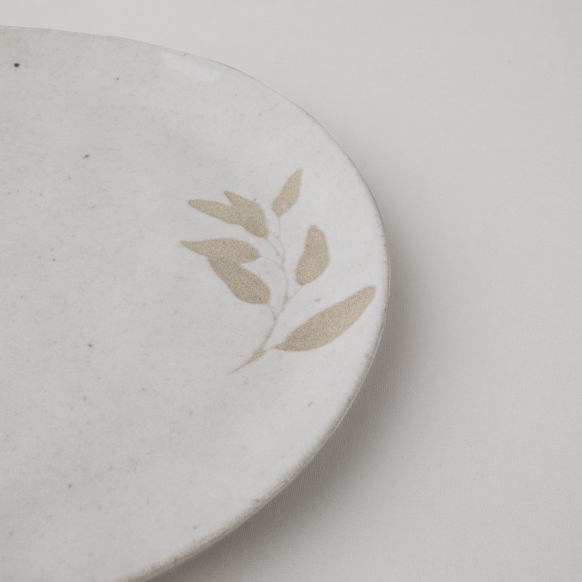 resm Linens Laurel Seramik 26 cm Servis Tabağı Ekru