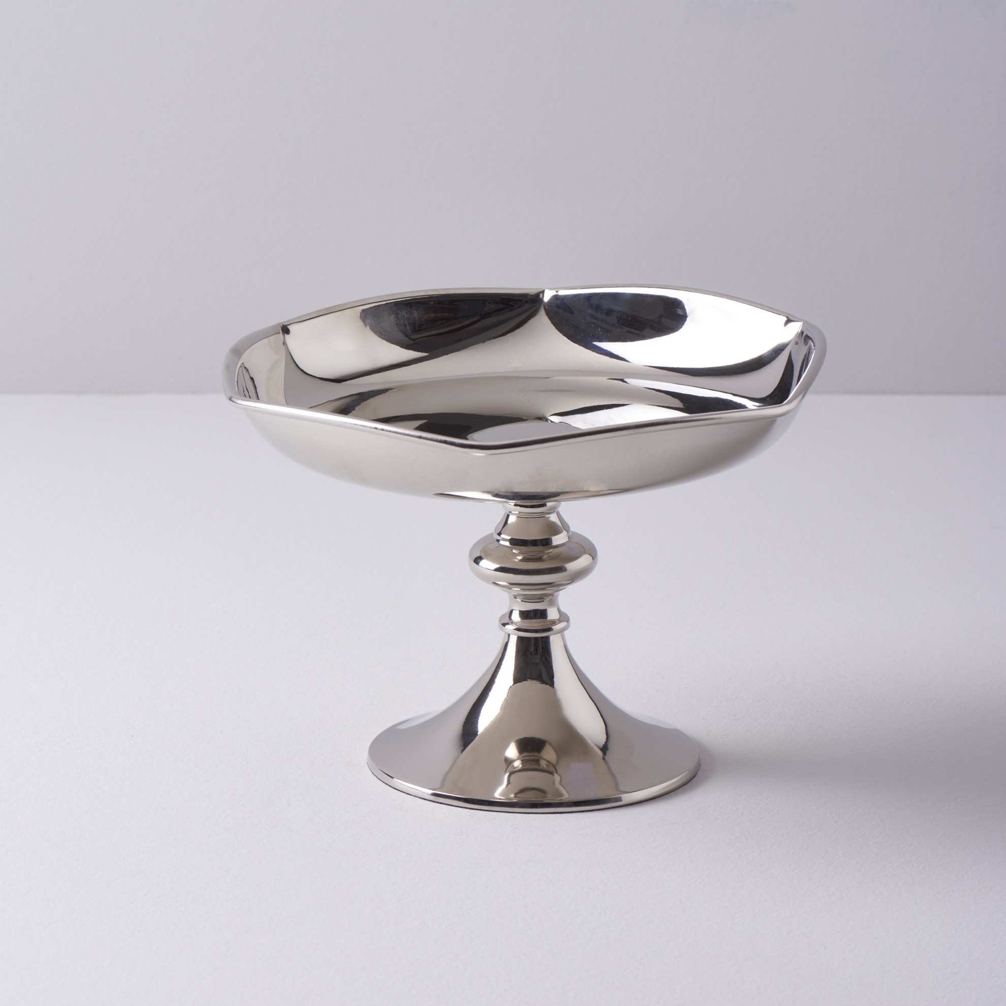 resm Linens Wawe 21x21x14 cm Ayaklı Servis Gümüş