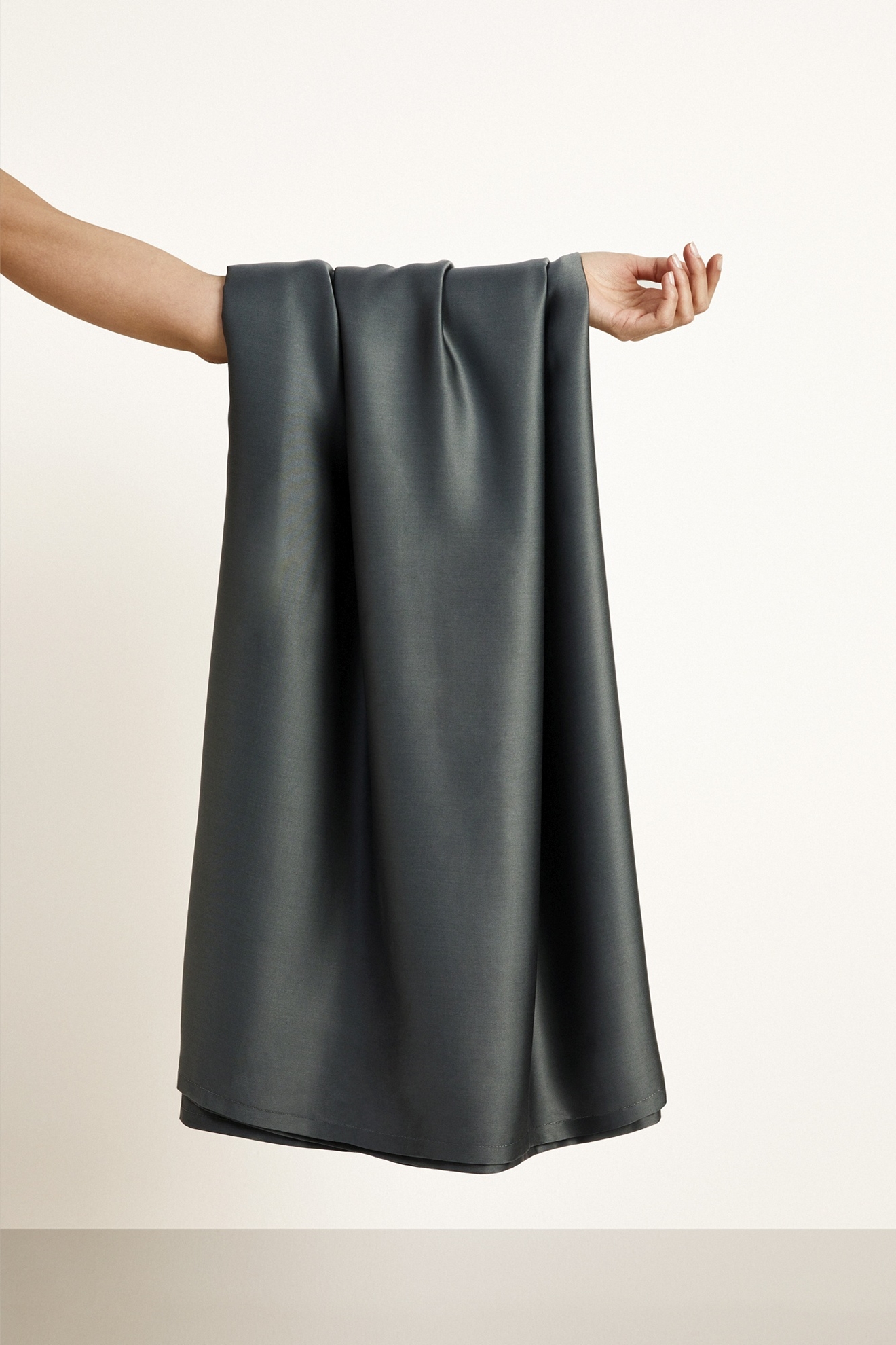 resm Linens X TENCEL™ Lyocell King Lastikli Çarşaf Antrasit