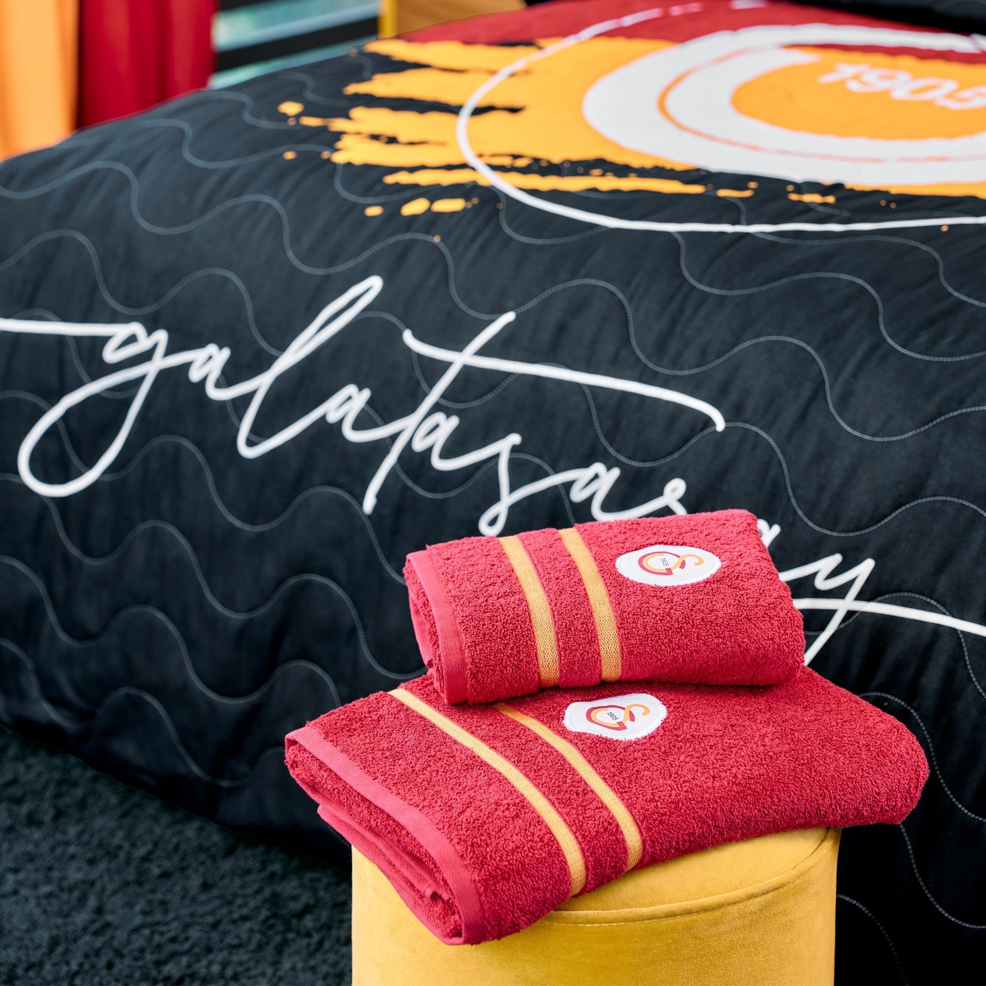 resm Taç Lisanslı Galatasaray Arma Pamuk 70x140 cm Banyo Havlusu Kırmızı